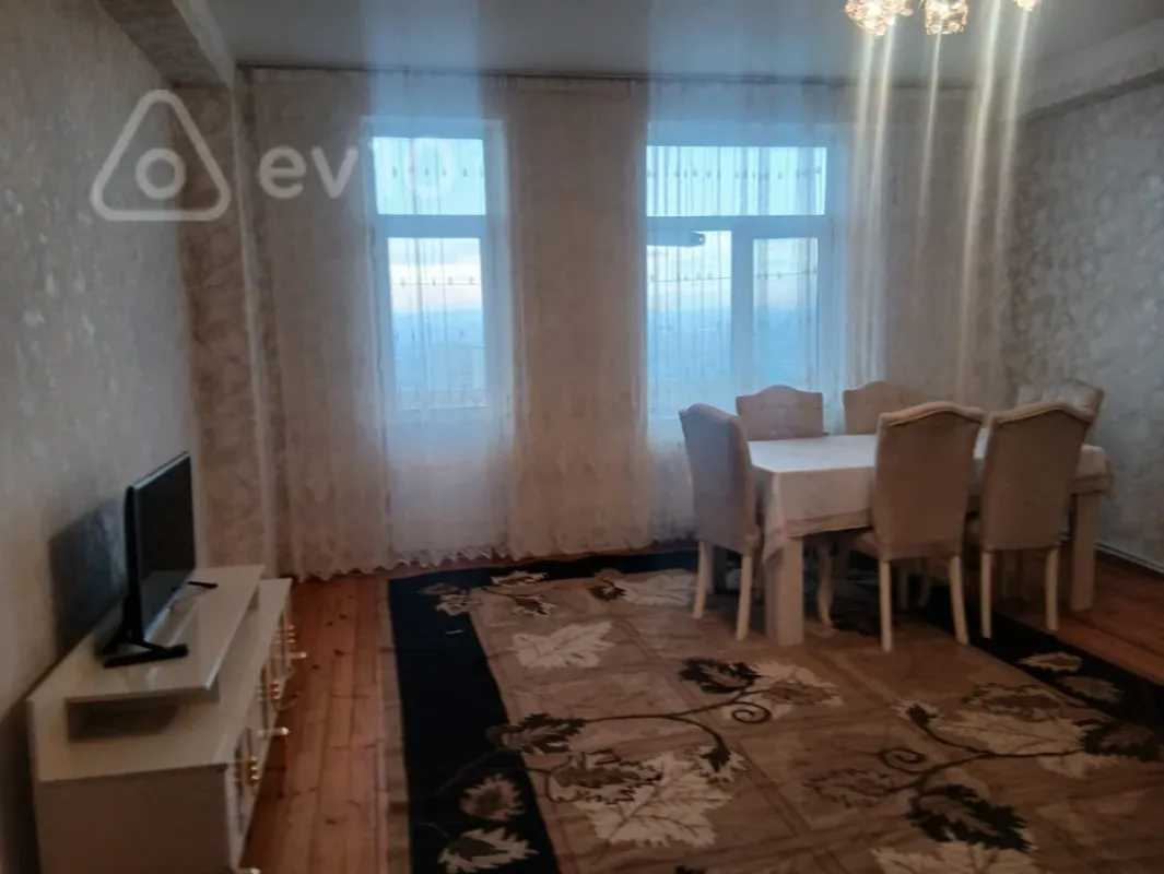 Kirayə verilir 3 otaqlı yeni tikili 126 m²