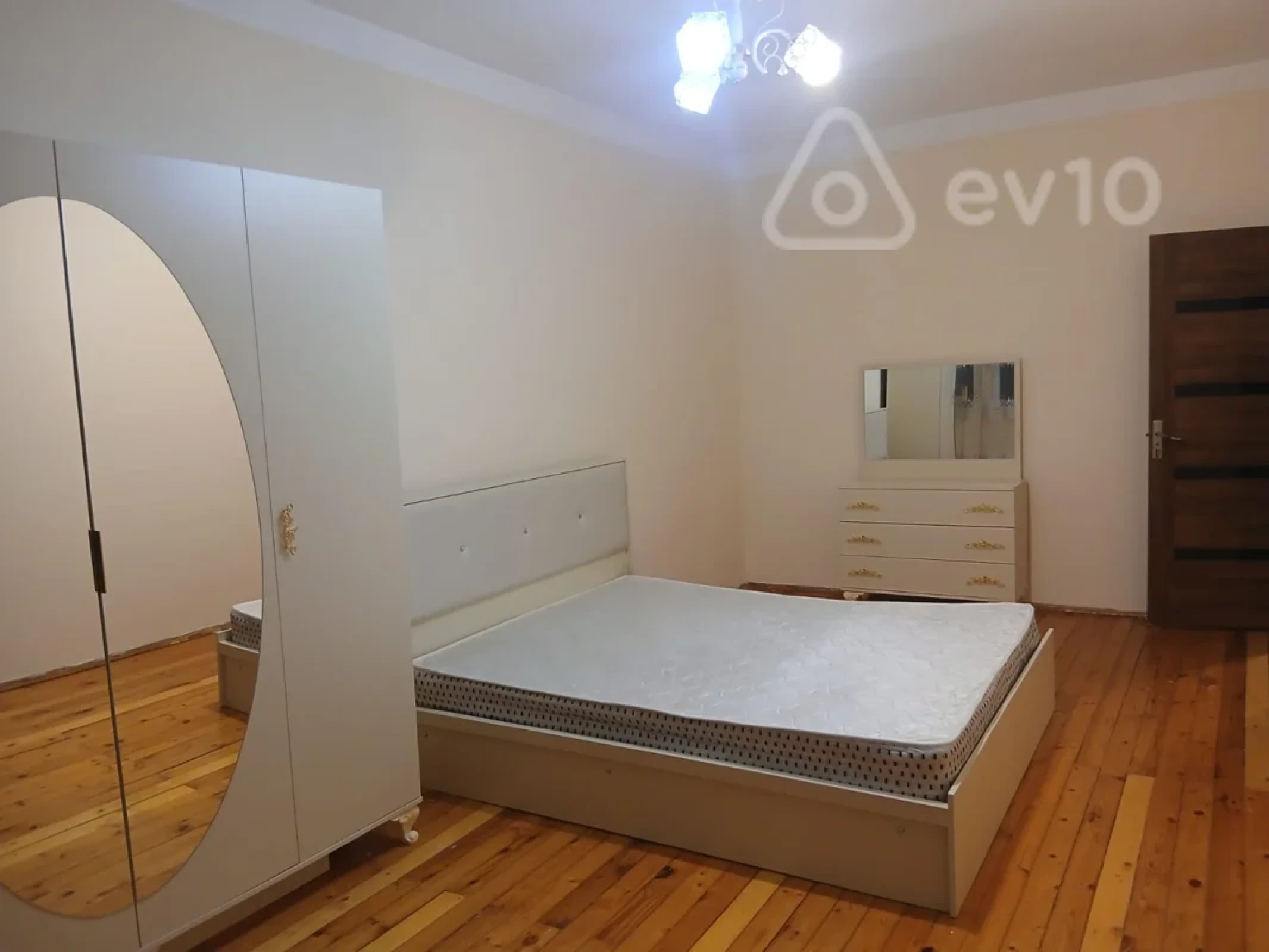 Kirayə verilir 3 otaqlı yeni tikili 126 m²