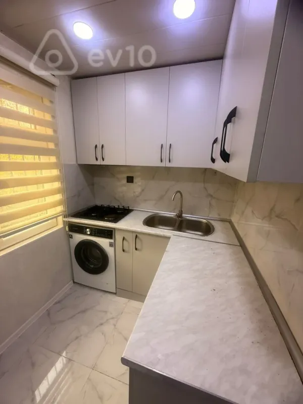 Kirayə verilir 2 otaqlı köhnə tikili 60 m²