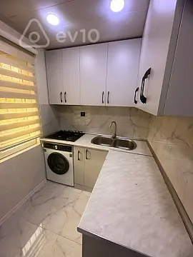 Kirayə verilir 2 otaqlı köhnə tikili 60 m²