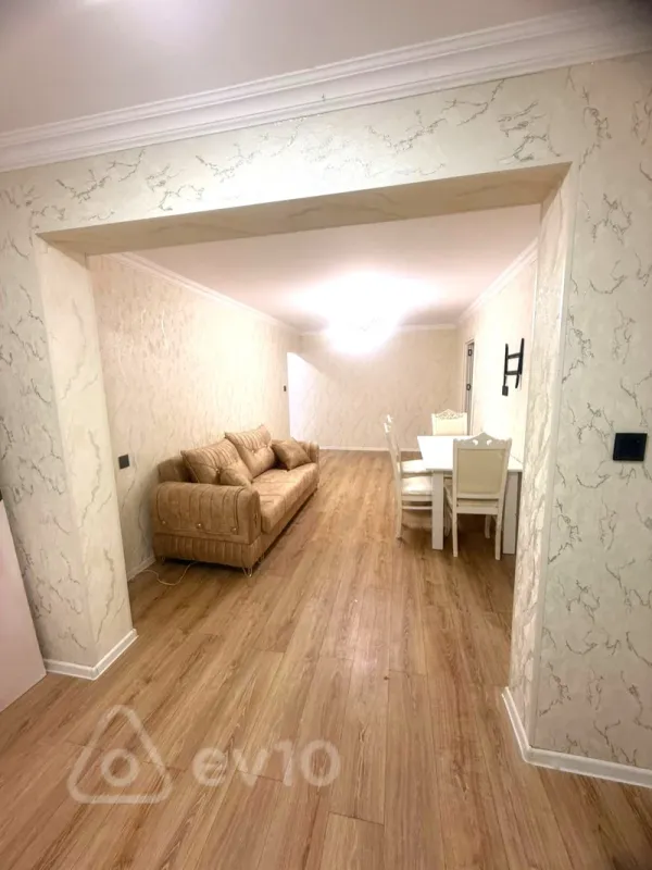 Kirayə verilir 2 otaqlı köhnə tikili 60 m²