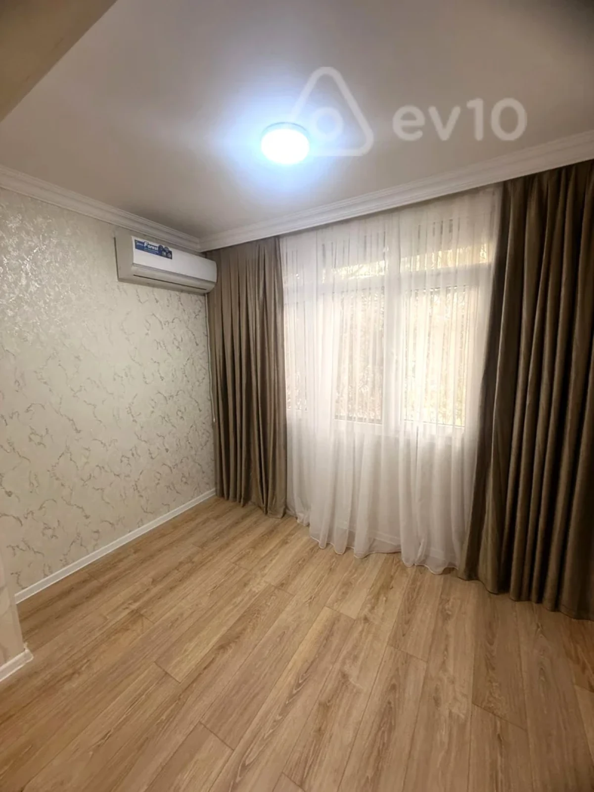 Kirayə verilir 2 otaqlı köhnə tikili 60 m²