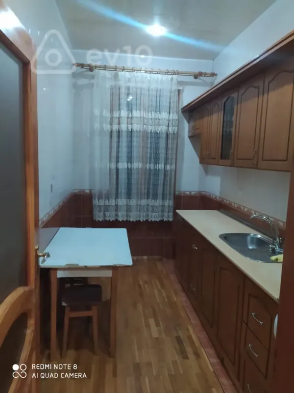 Kirayə verilir 3 otaqlı köhnə tikili 80 m²