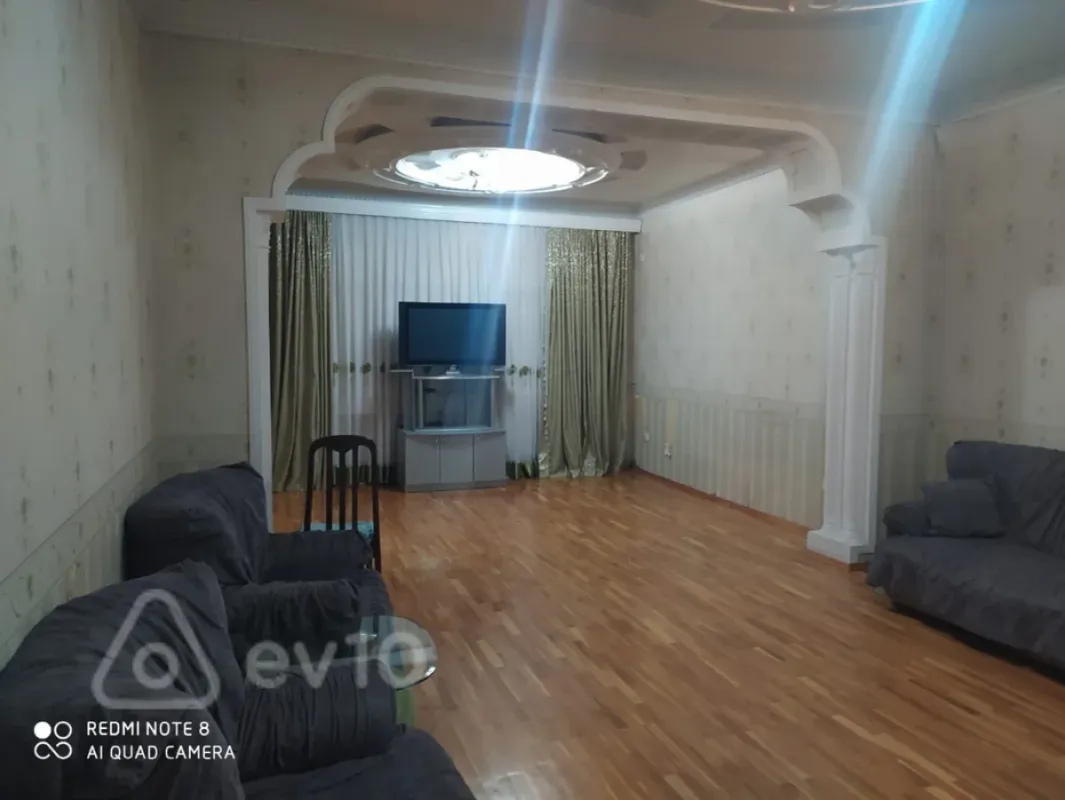 Kirayə verilir 3 otaqlı köhnə tikili 80 m²