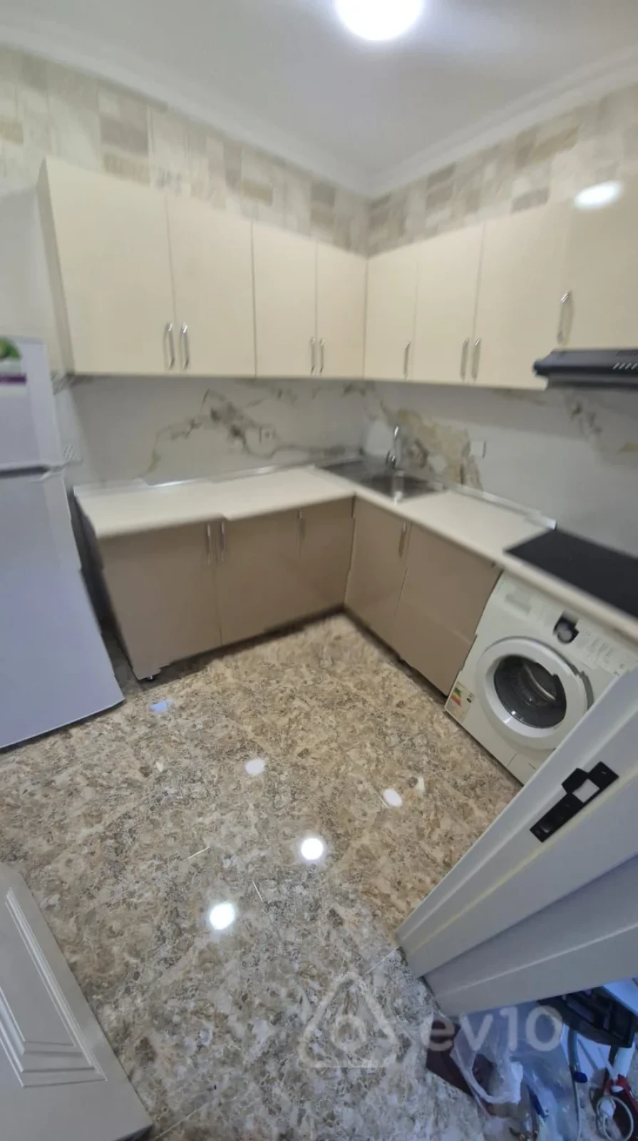 Kirayə verilir 2 otaqlı yeni tikili 78 m²