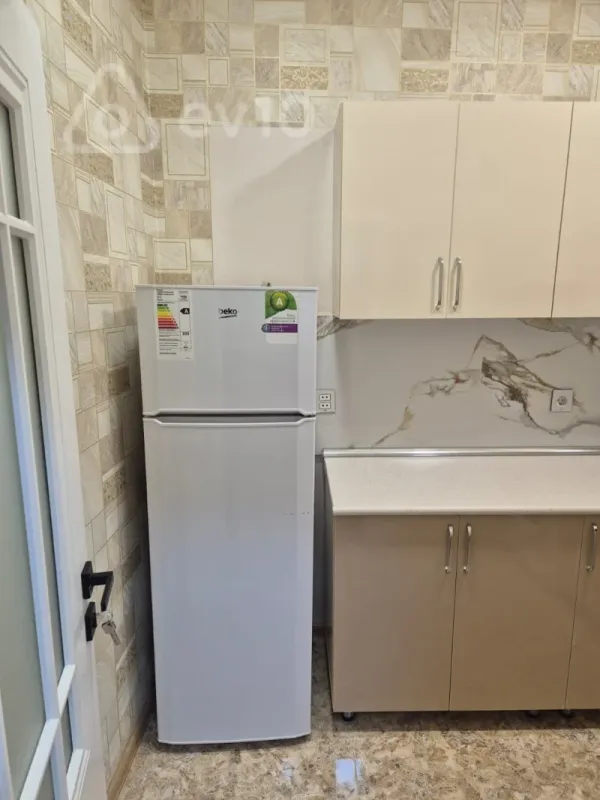 Kirayə verilir 2 otaqlı yeni tikili 78 m²