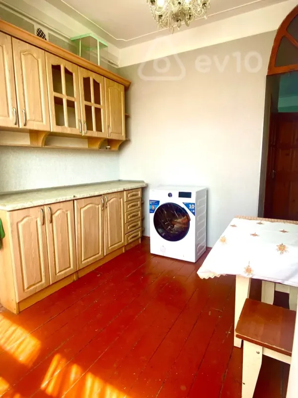 Kirayə verilir 3 otaqlı köhnə tikili 80 m²
