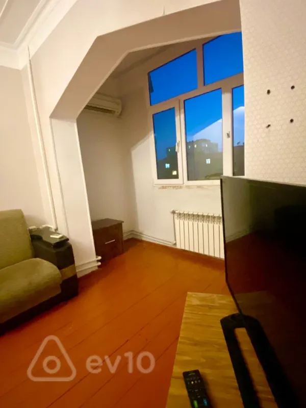 Kirayə verilir 3 otaqlı köhnə tikili 80 m²