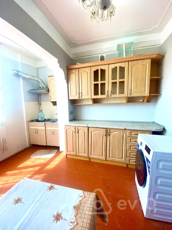 Kirayə verilir 3 otaqlı köhnə tikili 80 m²