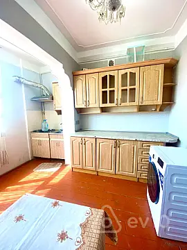 Kirayə verilir 3 otaqlı köhnə tikili 80 m²