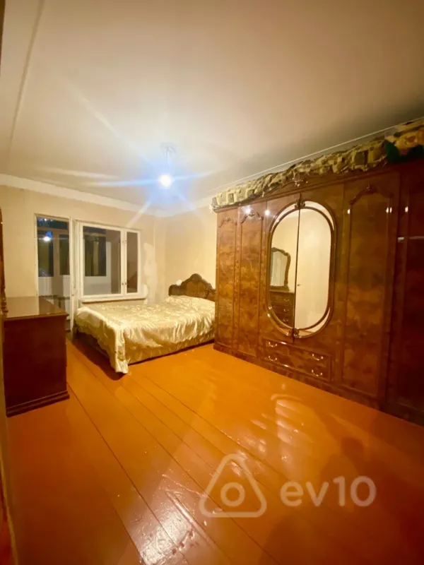 Kirayə verilir 3 otaqlı köhnə tikili 80 m²