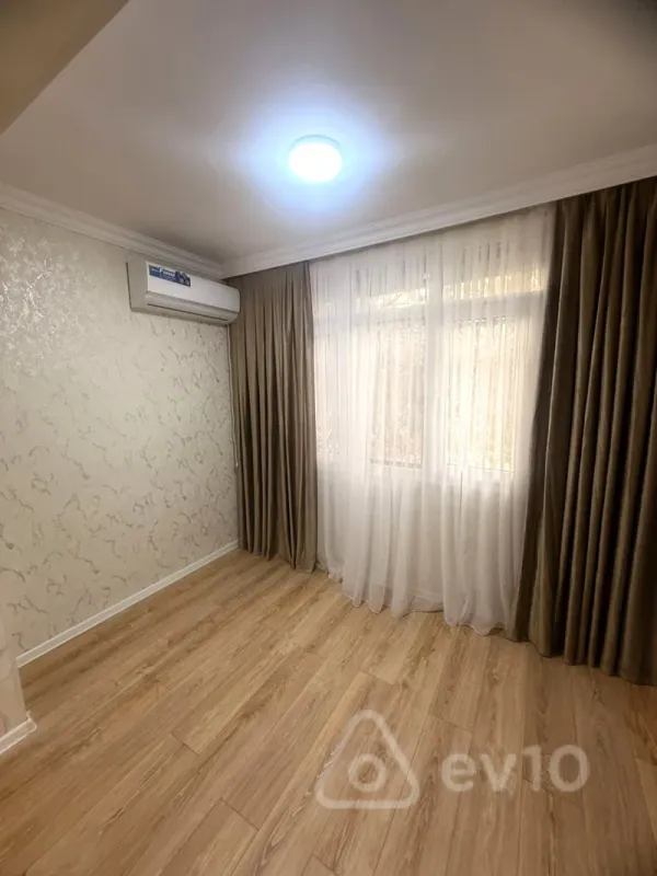 Kirayə verilir 2 otaqlı köhnə tikili 60 m²