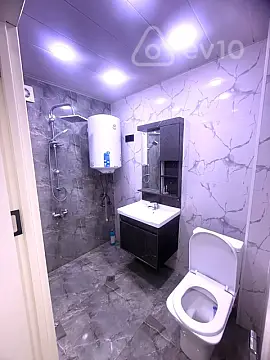 Kirayə verilir 2 otaqlı köhnə tikili 60 m²