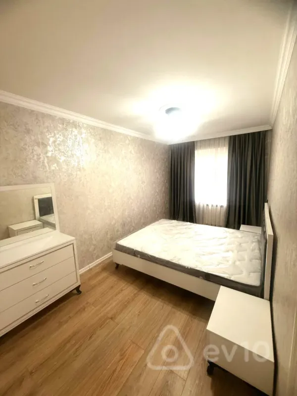 Kirayə verilir 2 otaqlı köhnə tikili 60 m²