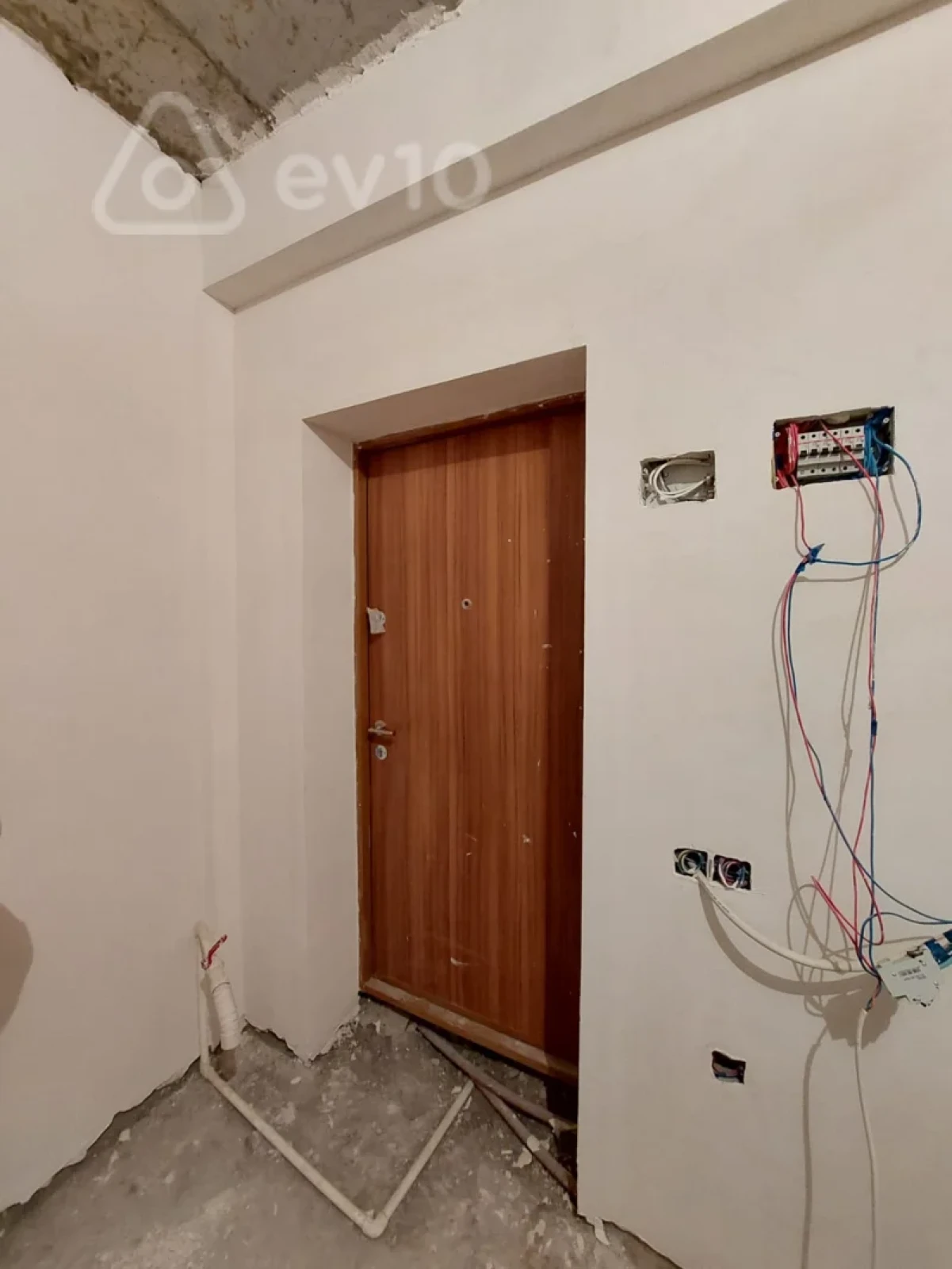 Satılır 2 otaqlı yeni tikili 61 m²