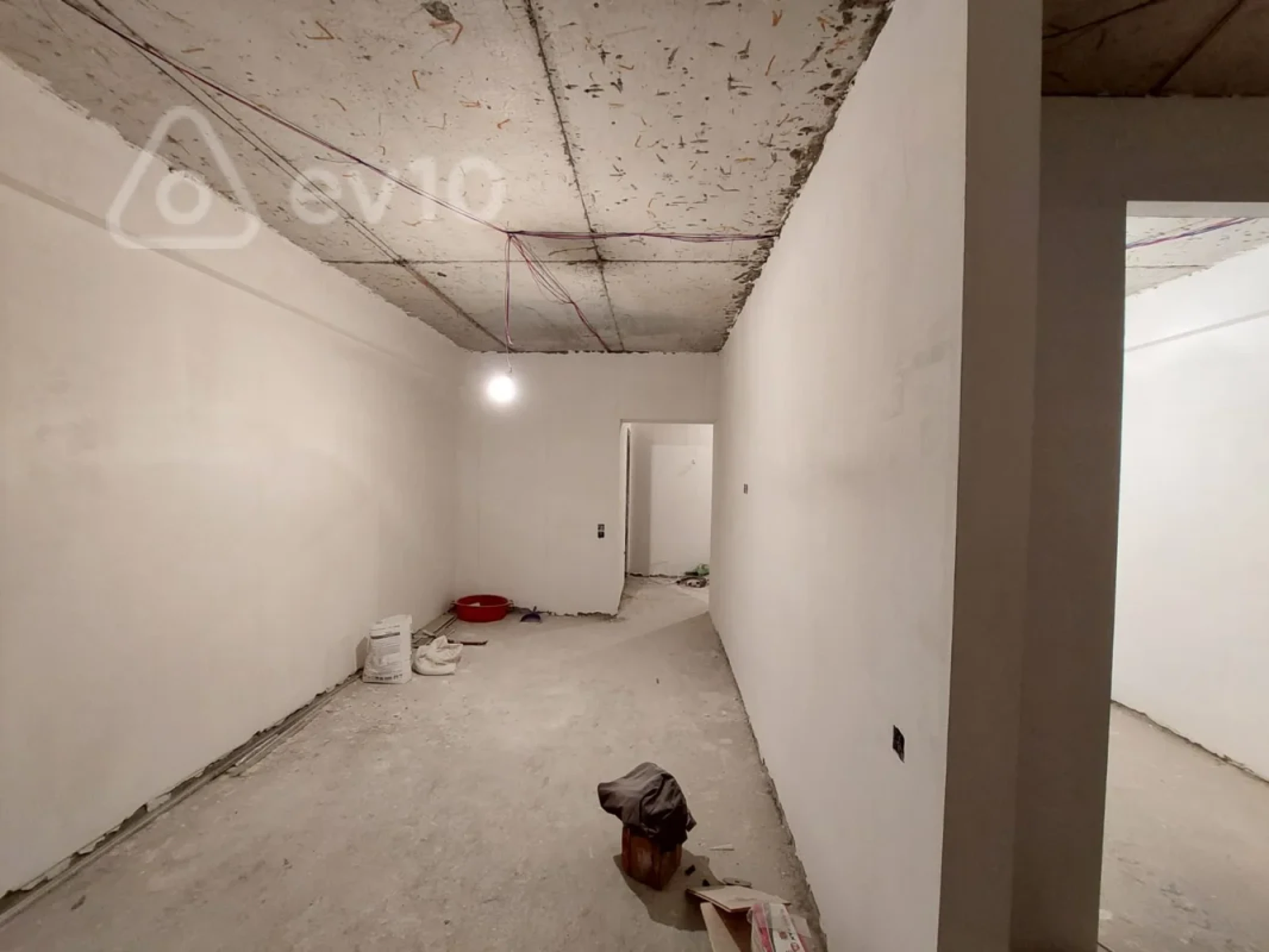 Satılır 2 otaqlı yeni tikili 61 m²