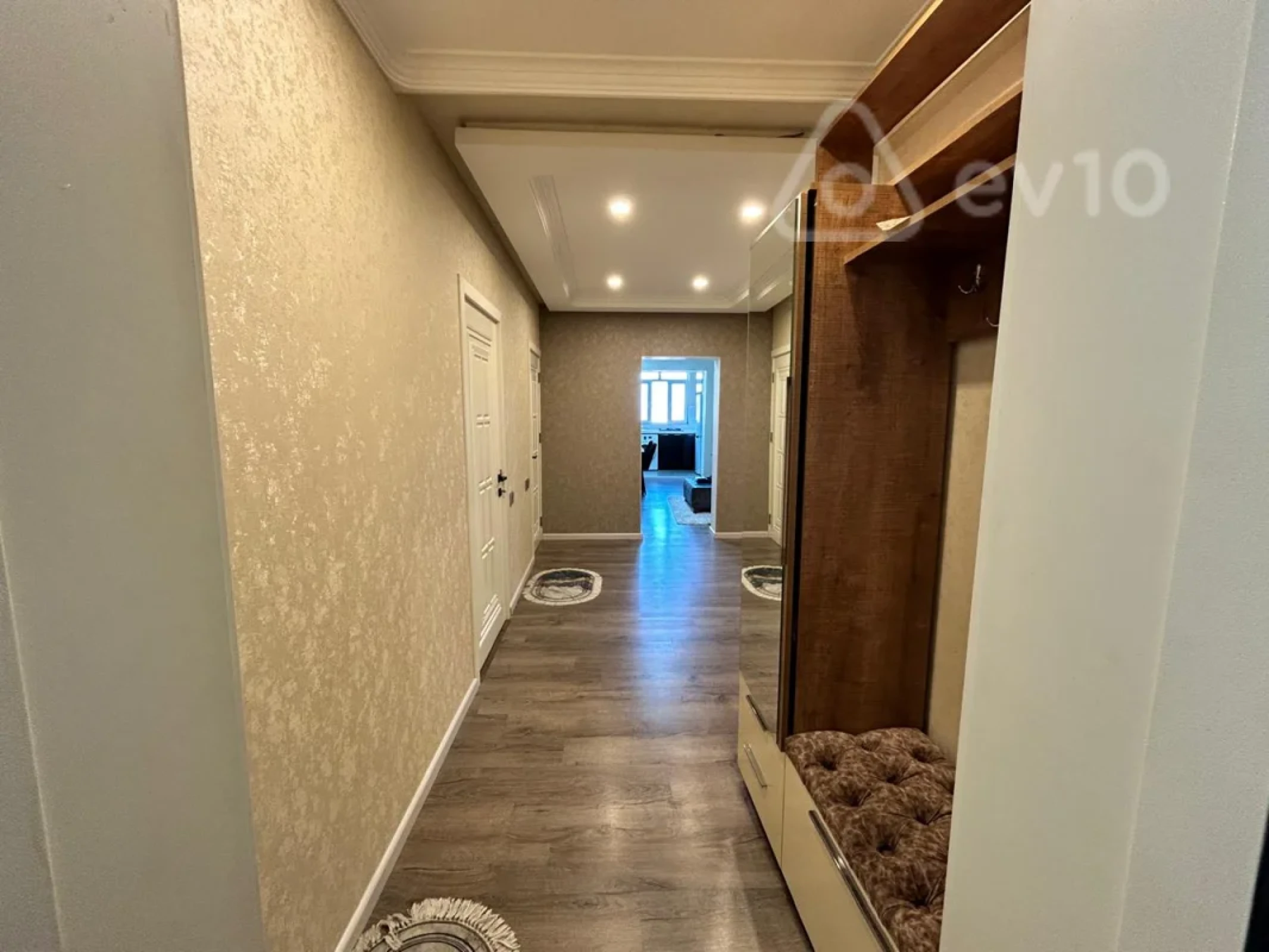 Kirayə verilir 3 otaqlı yeni tikili 70 m²