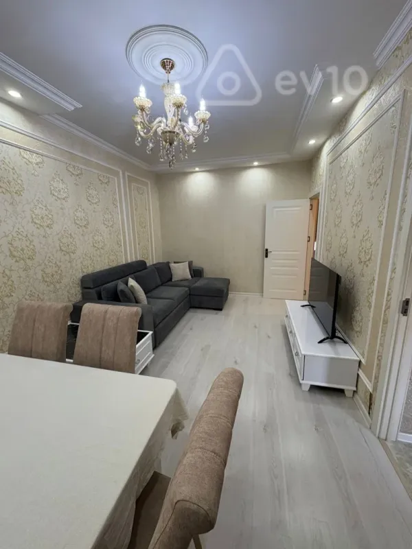 Kirayə verilir 2 otaqlı köhnə tikili 60 m²