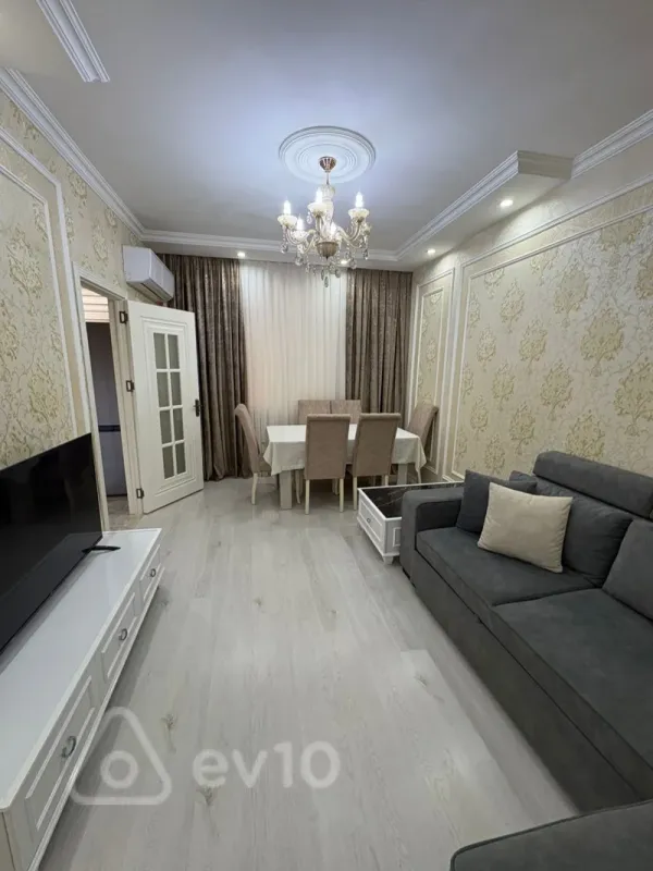 Kirayə verilir 2 otaqlı köhnə tikili 60 m²