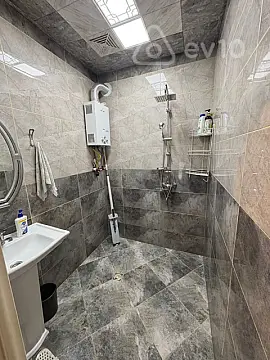 Kirayə verilir 2 otaqlı köhnə tikili 60 m²