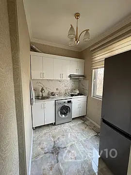 Kirayə verilir 2 otaqlı köhnə tikili 60 m²
