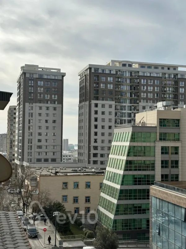 Kirayə verilir 3 otaqlı köhnə tikili 85 m²