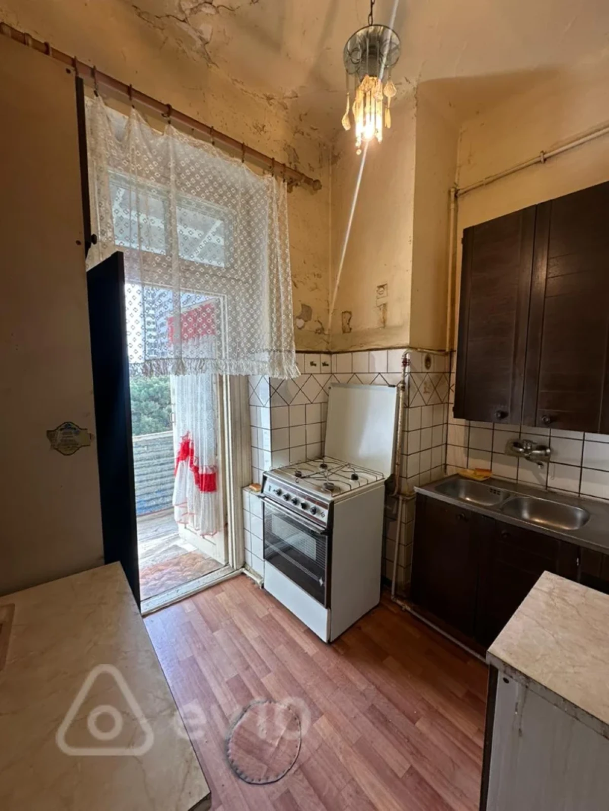Kirayə verilir 3 otaqlı köhnə tikili 85 m²