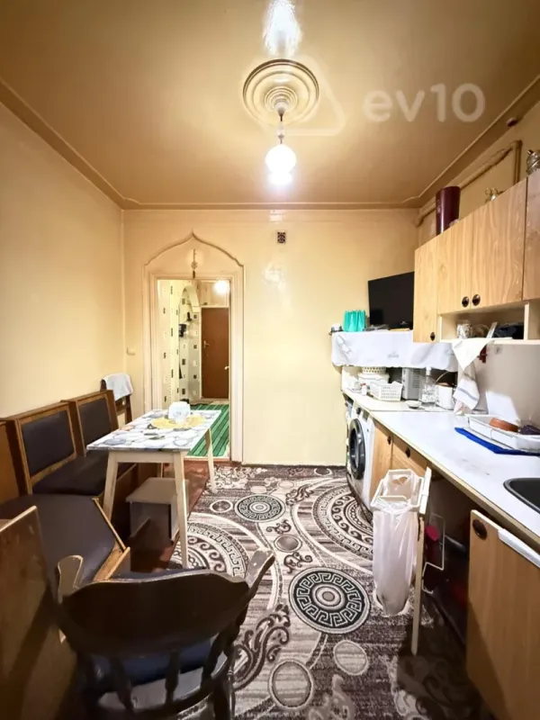 Satılır 2 otaqlı köhnə tikili 65 m²