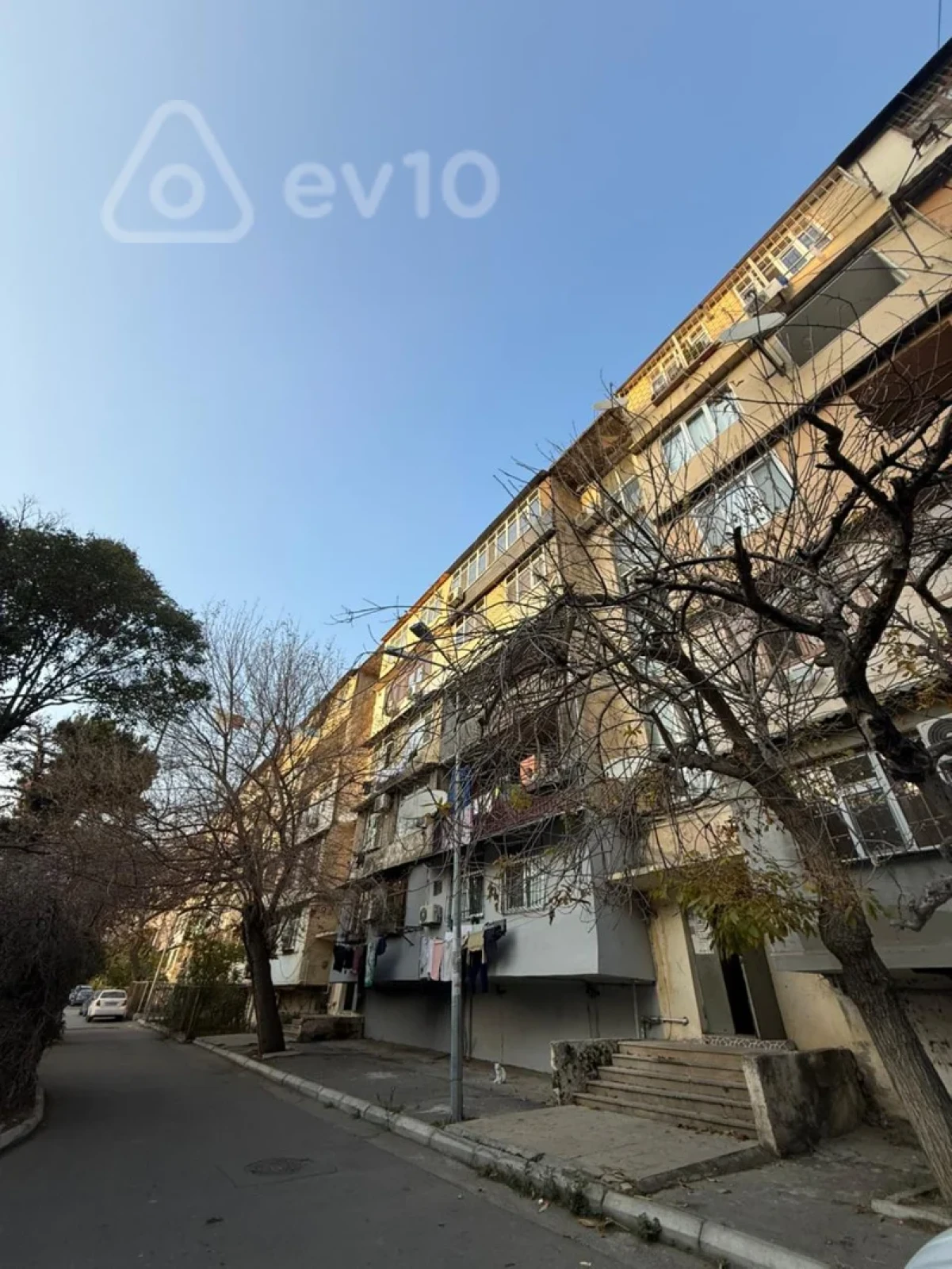 Satılır 2 otaqlı köhnə tikili 65 m²