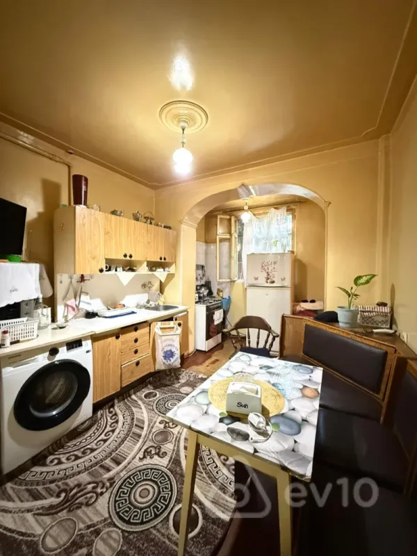 Satılır 2 otaqlı köhnə tikili 65 m²