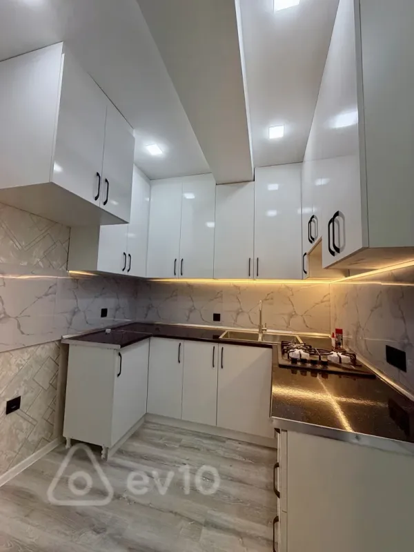 Satılır 2 otaqlı yeni tikili 70 m²