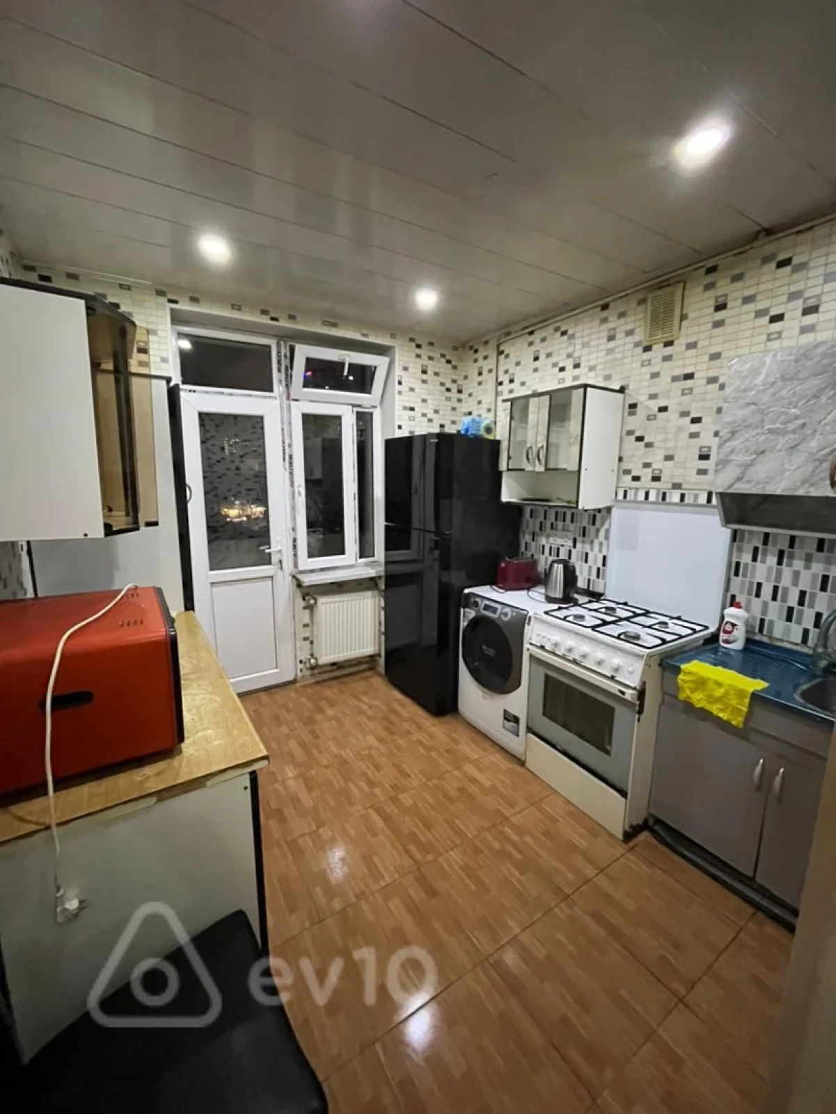 Kirayə verilir 2 otaqlı köhnə tikili 70 m²