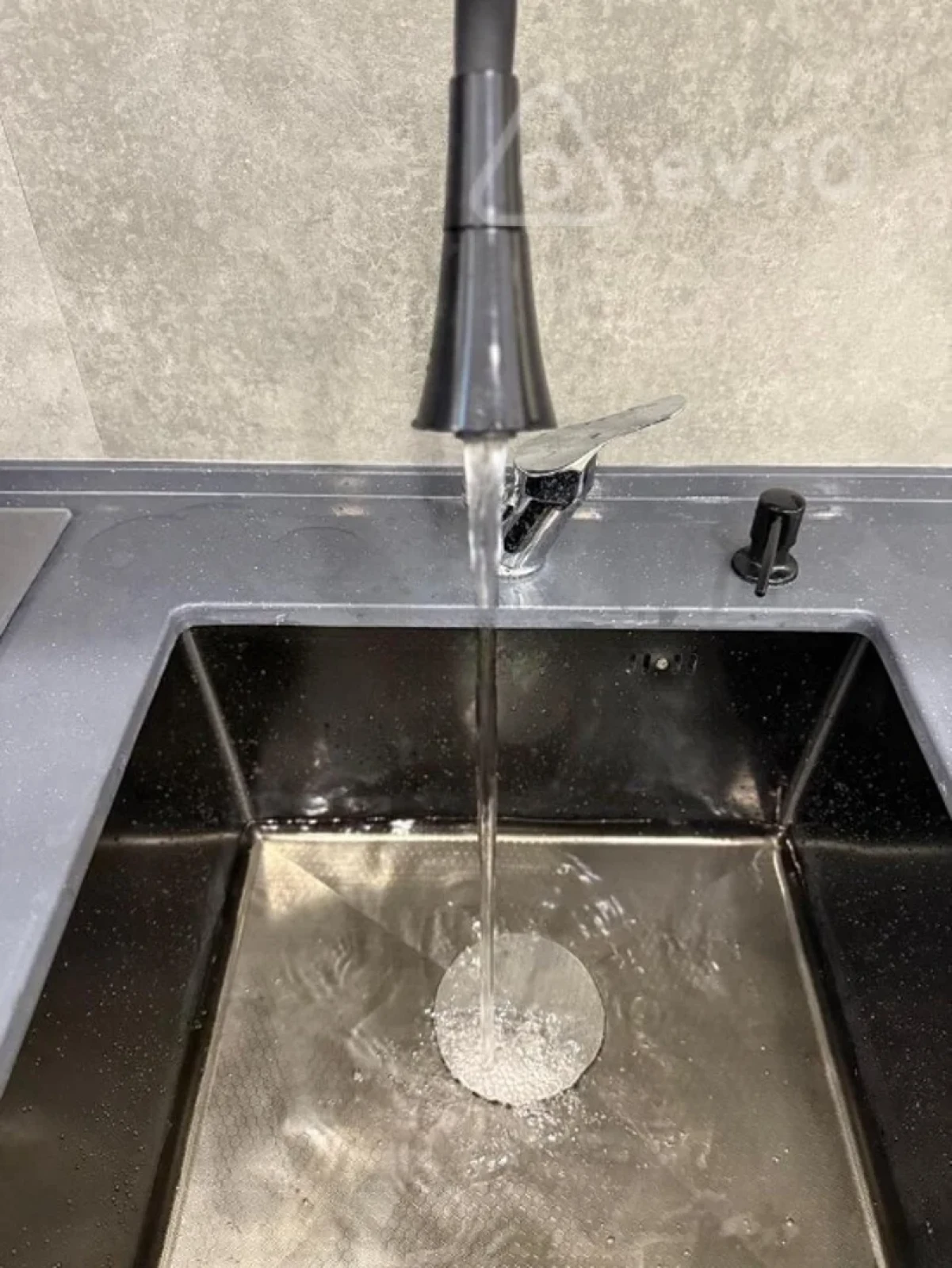 Kirayə verilir 2 otaqlı yeni tikili 63 m²