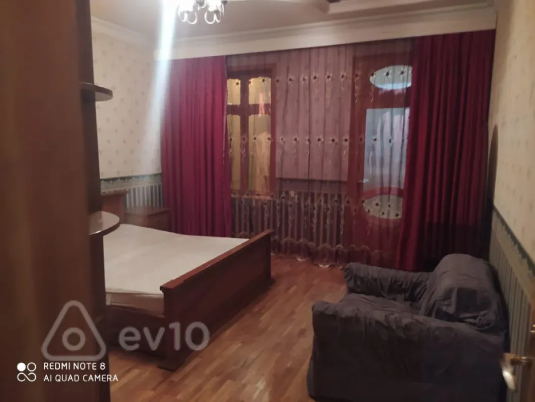 Kirayə verilir 3 otaqlı köhnə tikili 70 m²