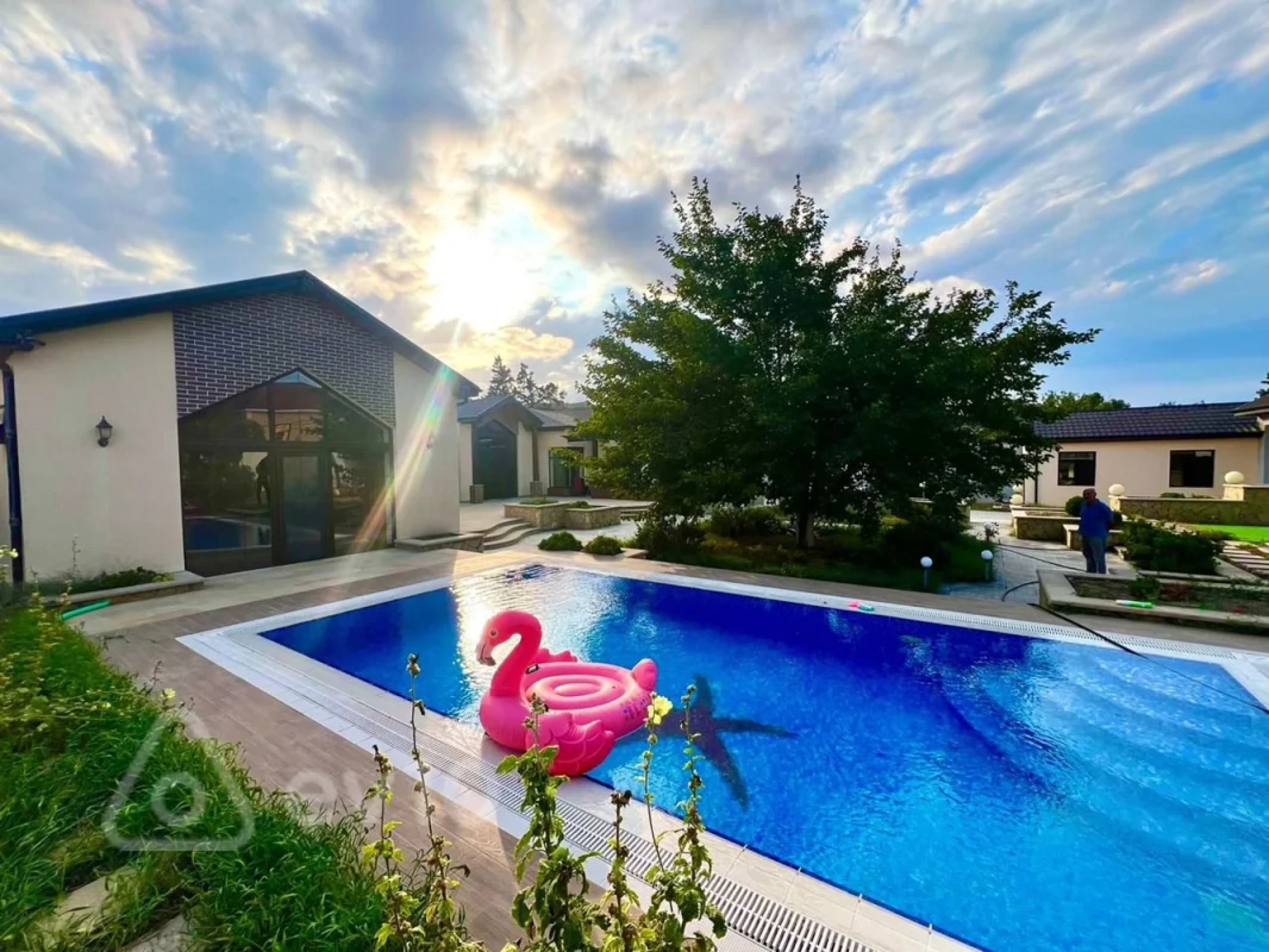 Satılır 6 otaqlı həyət evi 250 m²