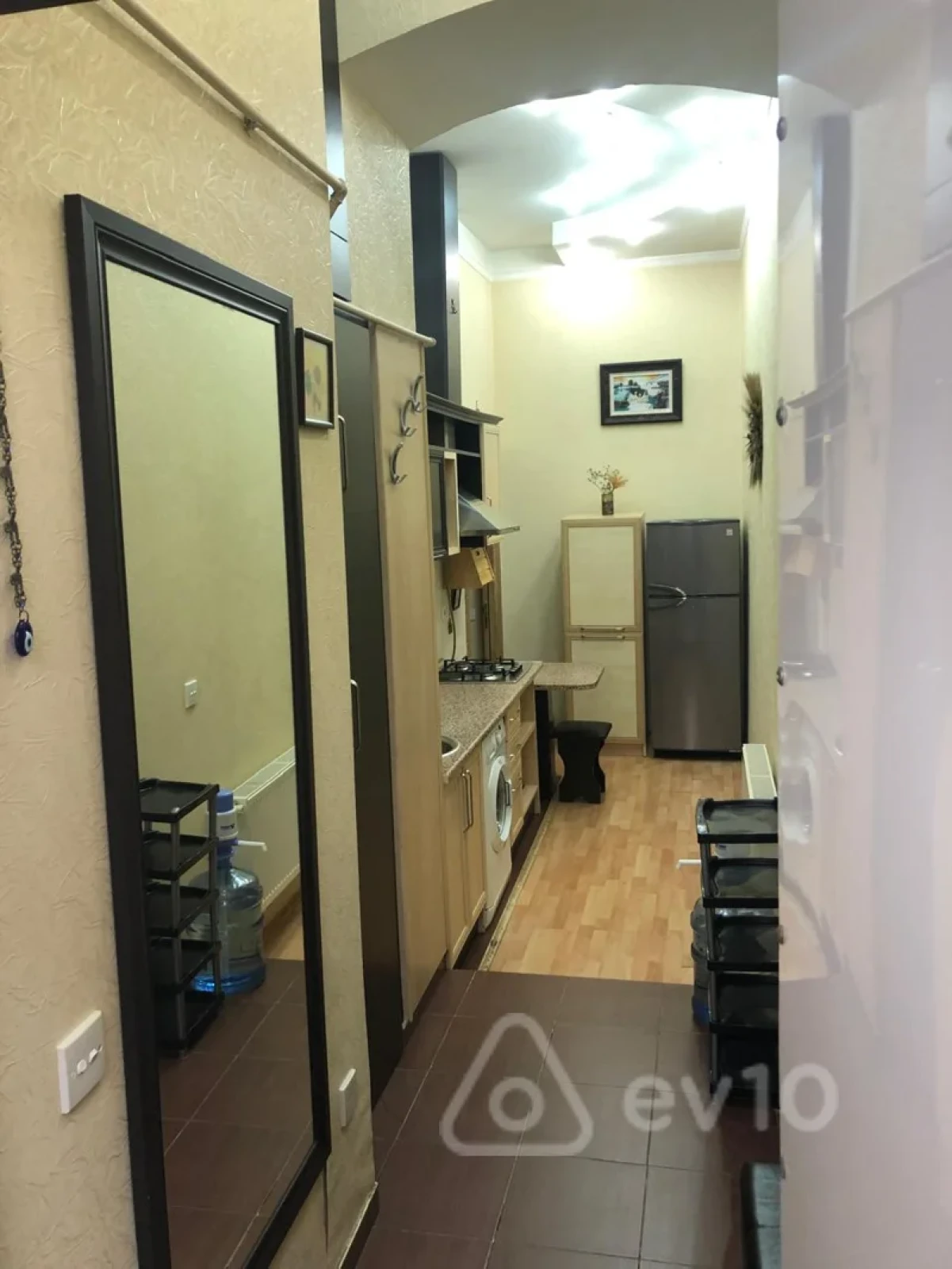 Kirayə verilir 2 otaqlı köhnə tikili 55 m²