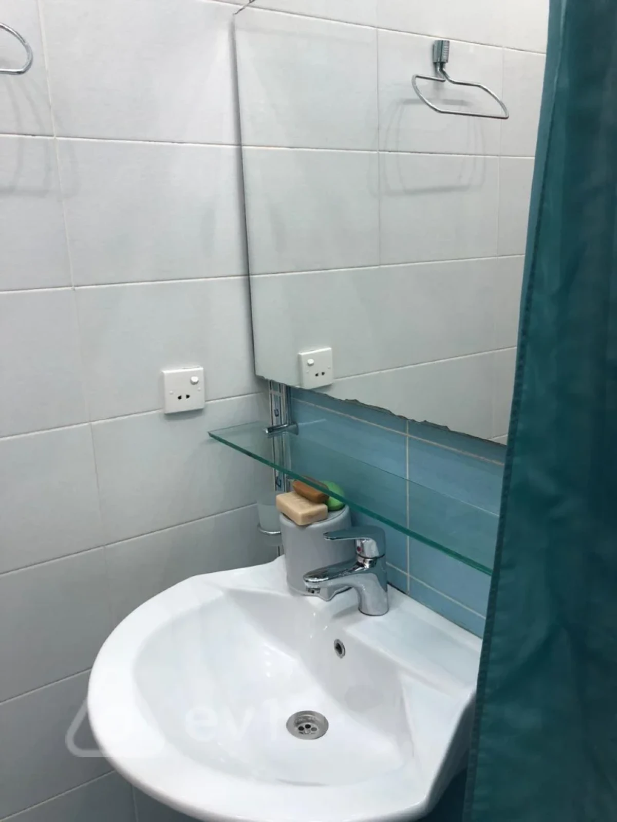 Kirayə verilir 2 otaqlı köhnə tikili 55 m²