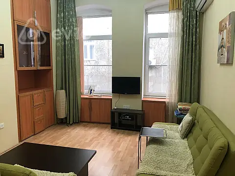 Kirayə verilir 2 otaqlı köhnə tikili 55 m²