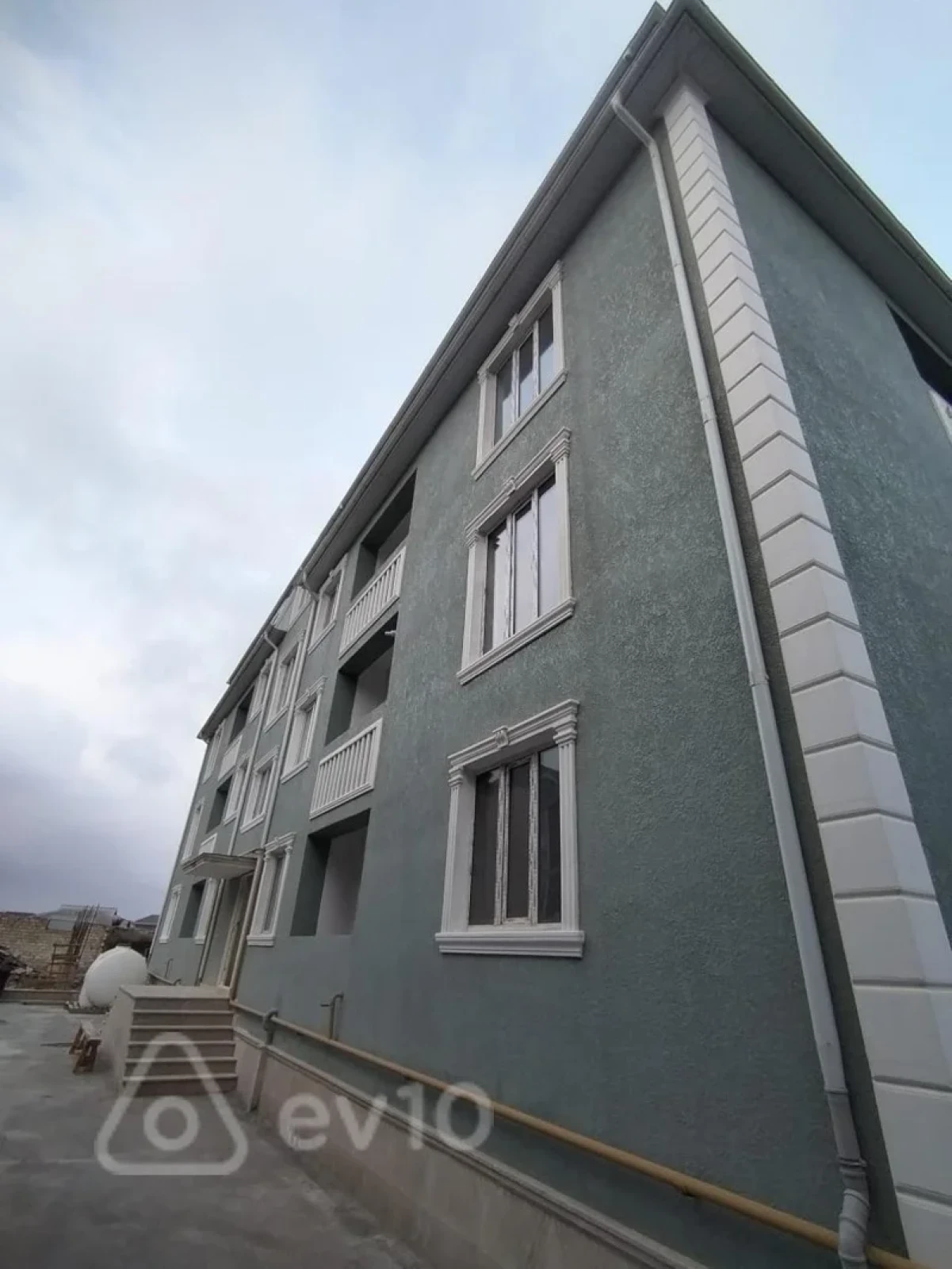 Satılır 3 otaqlı yeni tikili 60 m²