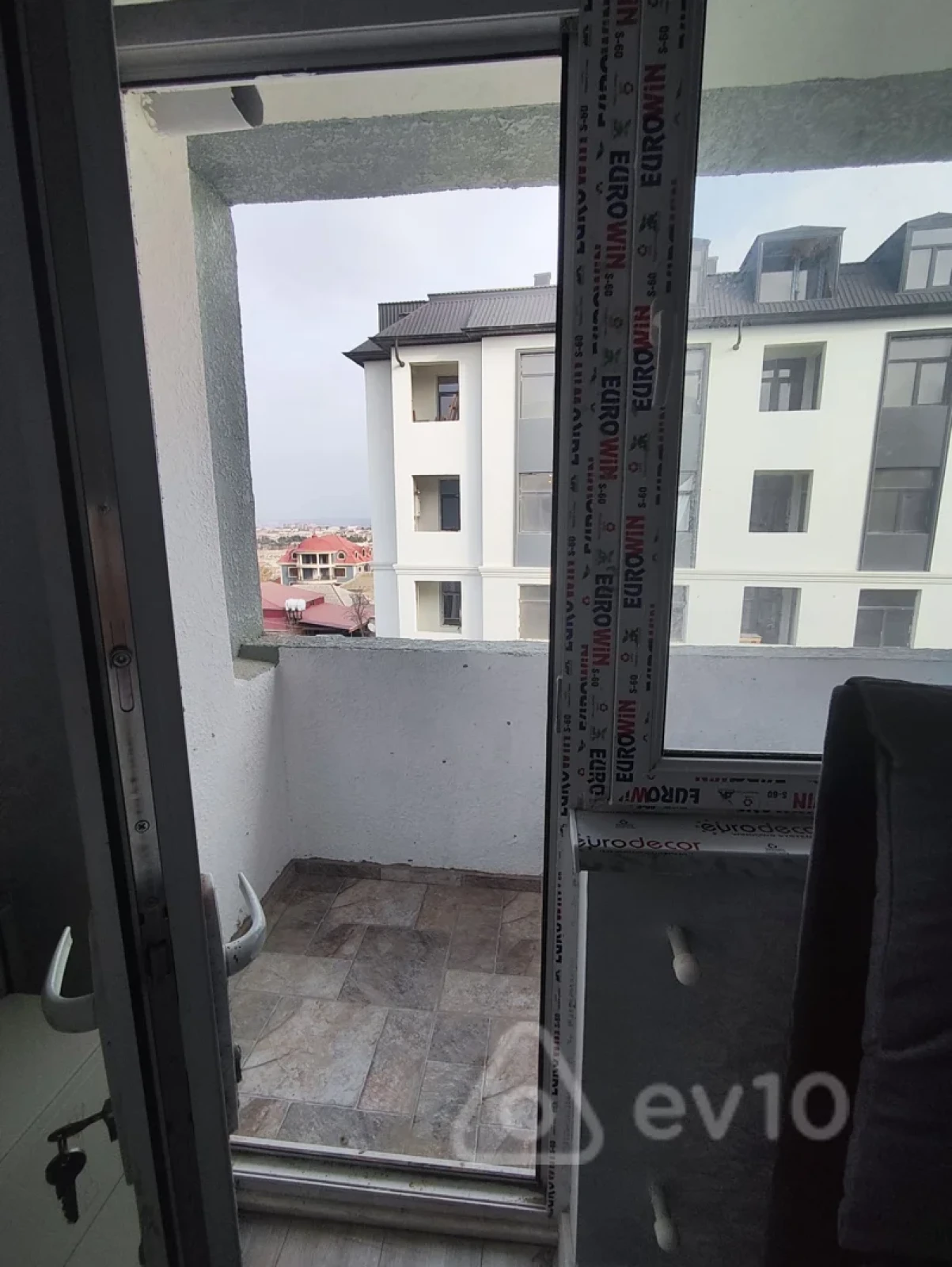 Satılır 3 otaqlı yeni tikili 60 m²