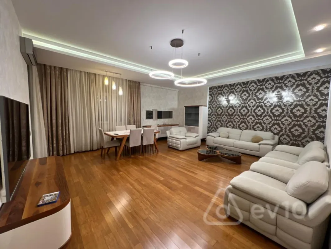 Kirayə verilir 3 otaqlı yeni tikili 145 m²