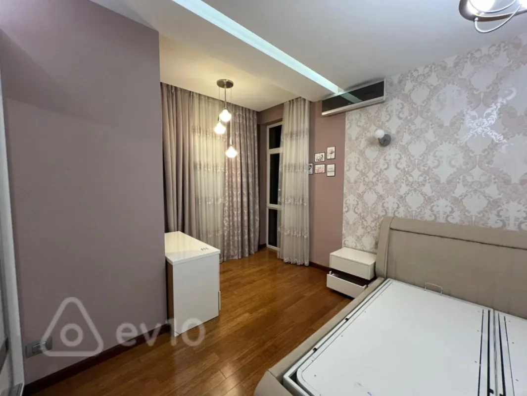 Kirayə verilir 3 otaqlı yeni tikili 145 m²