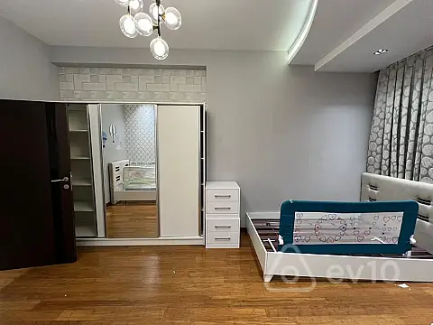Kirayə verilir 3 otaqlı yeni tikili 145 m²