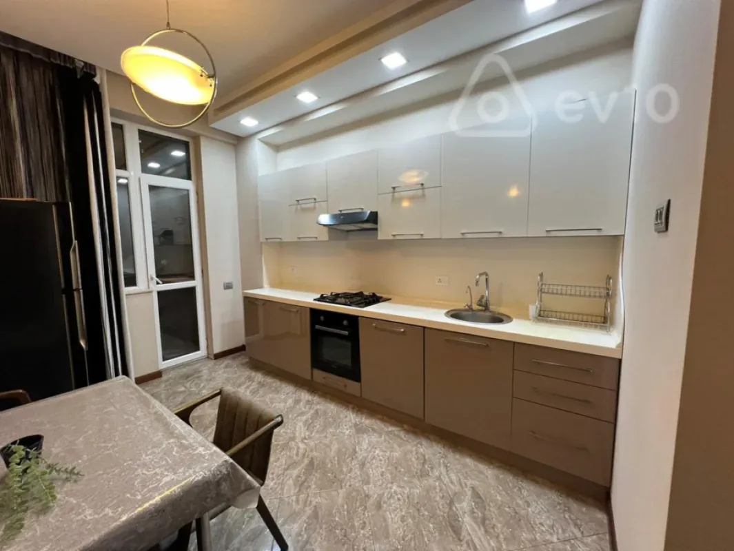 Kirayə verilir 3 otaqlı yeni tikili 145 m²