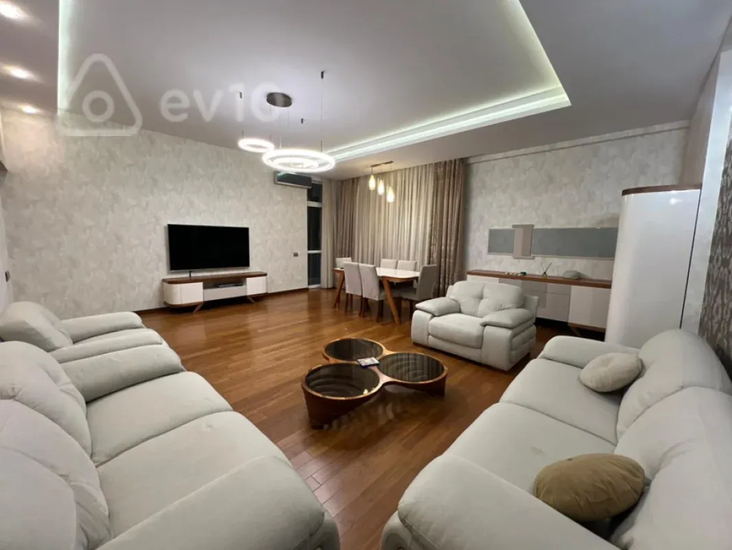 Kirayə verilir 3 otaqlı yeni tikili 145 m²