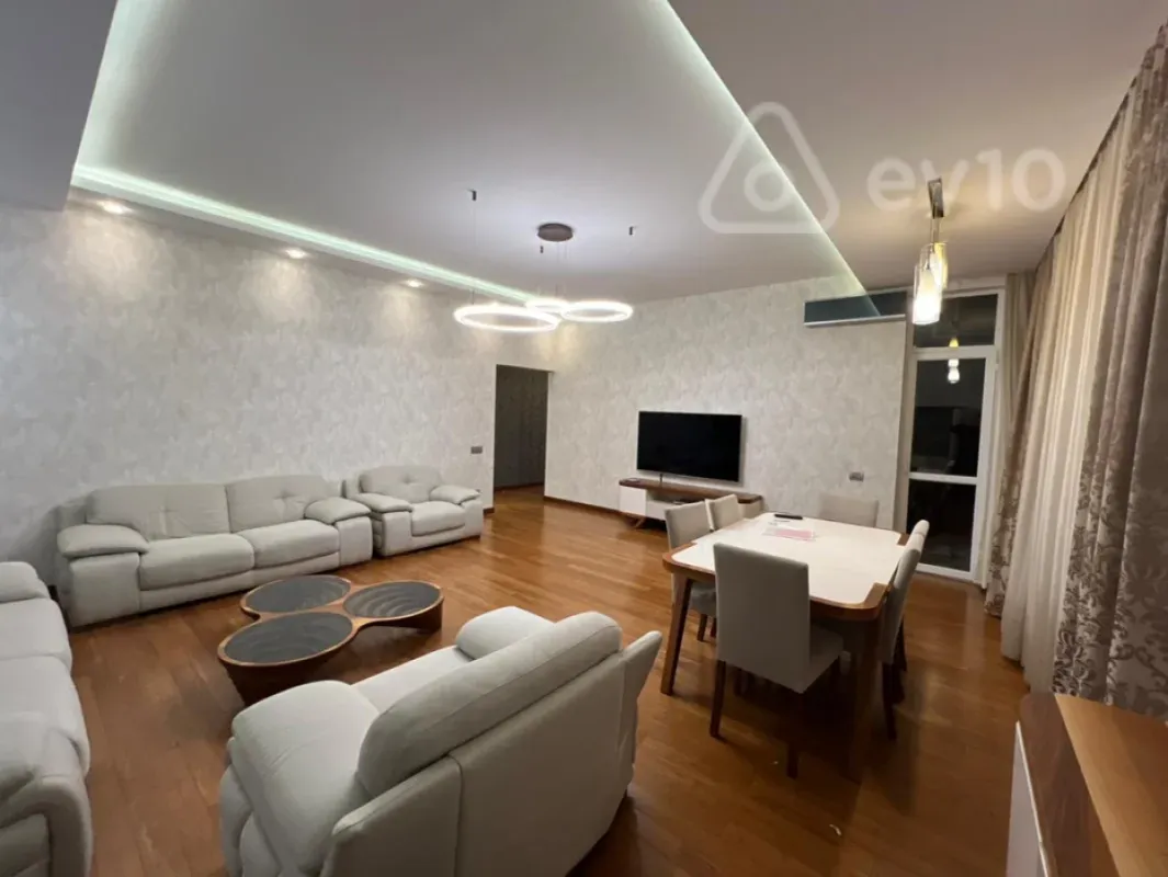 Kirayə verilir 3 otaqlı yeni tikili 145 m²