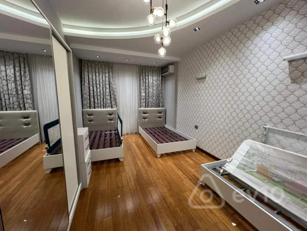 Kirayə verilir 3 otaqlı yeni tikili 145 m²