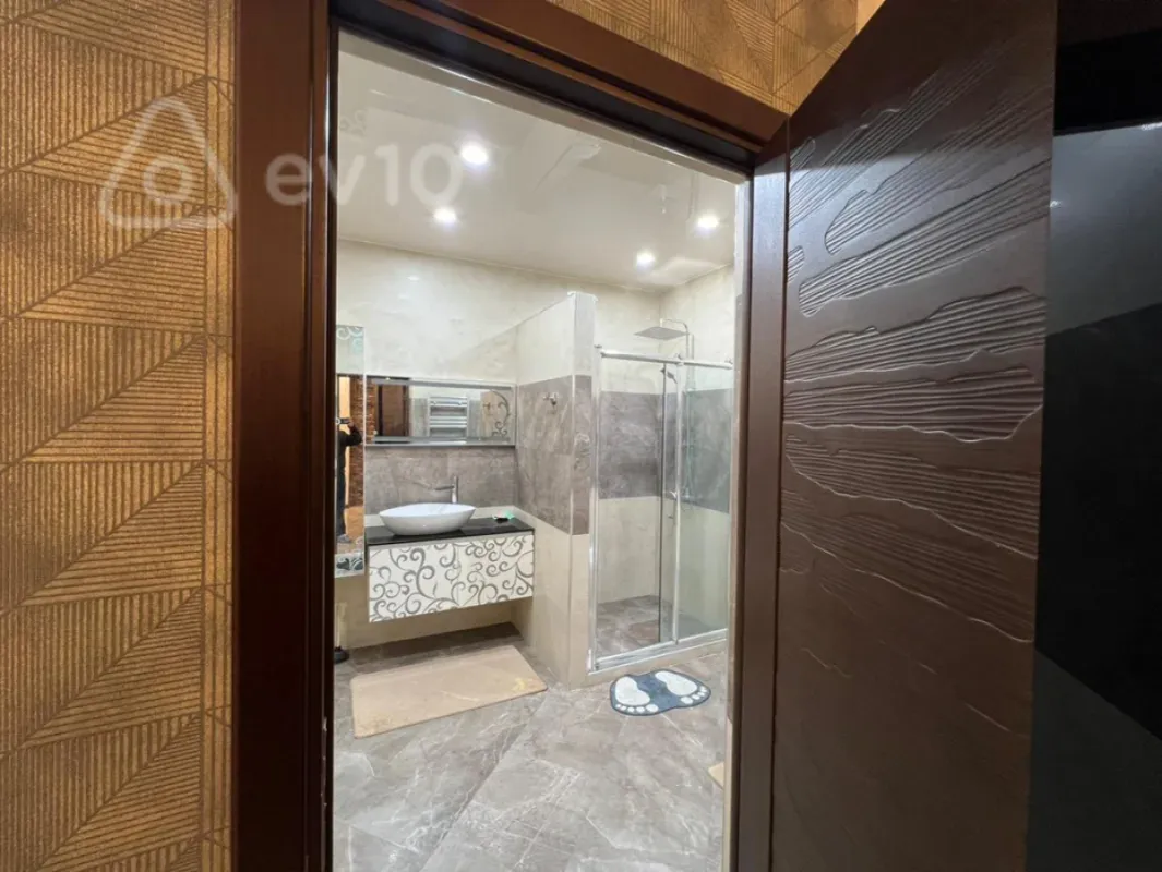 Kirayə verilir 3 otaqlı yeni tikili 145 m²