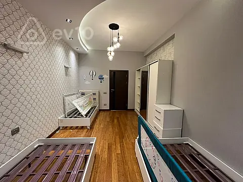 Kirayə verilir 3 otaqlı yeni tikili 145 m²