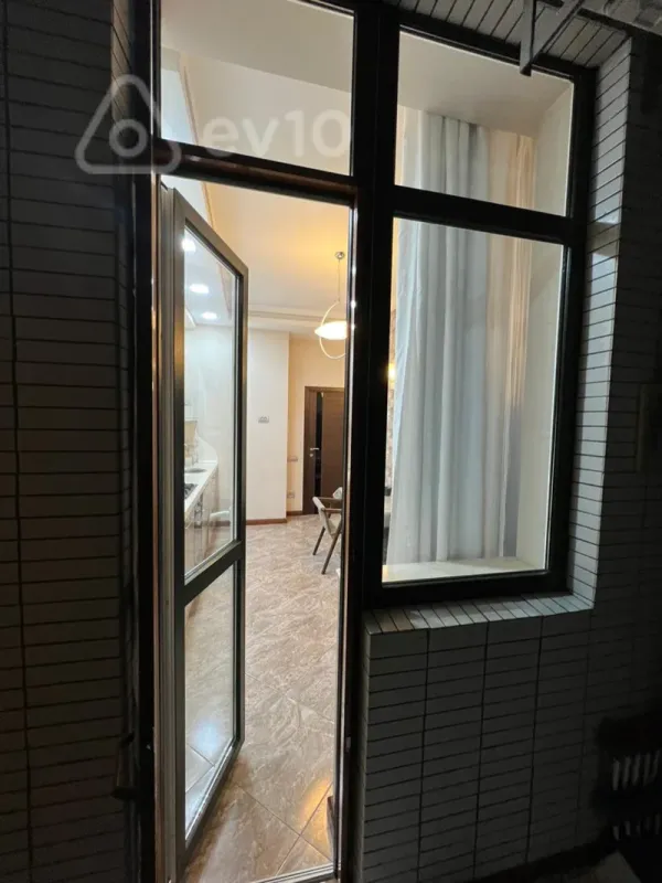 Kirayə verilir 3 otaqlı yeni tikili 145 m²